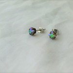 めくるめく夢の煌めくプチピアス