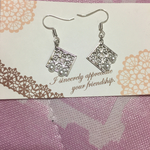 2コのパールとスクエアのピアス