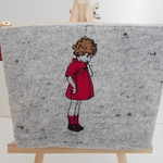 刺繍のほっこりネップツイードポーチ可愛いフランスの女の子ライトグレー １６㎝レッド