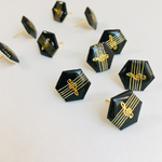 六角形のピアス【ミュージック】