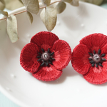 【再3】アネモネの刺繍ピアス［紅赤］