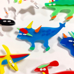 ツノデサスヨサウルスのブローチ