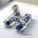 名入れ❁ブルーパープル系❁かすみ草のイニシャルキーホルダー