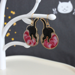 ボールで遊ぶねこ ピアス