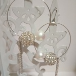 グルーデコスワロフスキーボールとコットンパールのフープピアス(イヤリング)シルバー