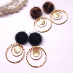 ゴールドのダブルリング＆ペタルのイヤリング/ピアス