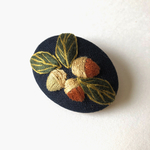 【再販】 どんぐり 刺繍ブローチ ネイビー