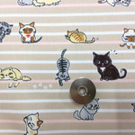 【50×50】おさんぽ猫ちゃん　ツイルプリント生地（ベージュ）