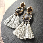 ロング タッセル×編み込みビーズのボタン ピアス