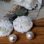 クラシックレースにビーズで刺繍したピアス/イヤリング