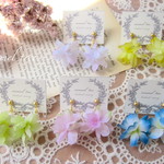 コンペイトウの小花*ゆらゆらイヤリング*ピアス可