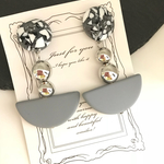 再再…販❗️大ぶり アシンメトリー♡マーブルカボション✖️マットグレーのシルバーピアス／イヤリング