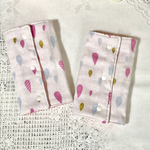  [抱っこひも用よだれパッド⭐️ダブルガーゼ♪リバーシブル しずく柄ピンク＆波ストライプピンク
