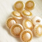 ■再販■18mm■ヴィンテージボタン　8個入 (ベージュ)　ピアス [1614-18]　