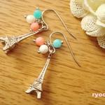 優しいトリコロールカラーのエッフェル塔フックピアス♪