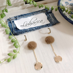 127 ベージュのファーとゴールドプレートのチェーンピアス