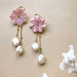 ピンクFlowerシェルと淡水パールの花びらピアス🌸