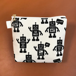 ちょっと大きめ❤︎サニタリーポーチ★ロボット白