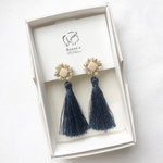 【No.104】  ビーズ刺繍のお花とタッセル 