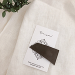  □カクカクレザーパッチンピン■チャコールグレー□