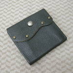 新登場!!　本革　モスグリーン・縫い目の見えない・大人の・究極の財布「さざなみ」深緑 金具付