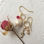 アシンメトリー♡コットンパールとトーン記号のピアス