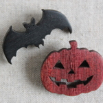 木製ハロウィンペアブローチ