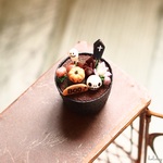 小さな鉢に箱庭風ハロウィン寄せ植え⑩