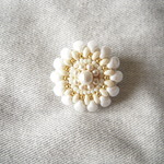 【再】ビーズ刺繍の花ブローチ_#151_beads emb. flower brooch<white/gold>