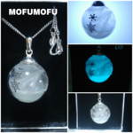 1本限定/夜光/ｶﾞﾗｽﾄﾞｰﾑの中の鳥のはね(本物)・雪の結晶・直径2㌢ｶﾞﾗｽﾄﾞｰﾑ・ｽﾉｰﾄﾞｰﾑ/ネックレス