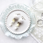 布花 雪積もるユーカリ / ホワイト・ファーピアス