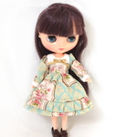 ダマスク柄と花柄のワンピース　20cmドールサイズ