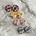 再販2【受注製作】刺繍イヤリング／刺繍ピアス「白花リース」