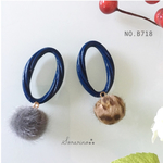No.B718 ふんわり♥︎  ネイビー × ファーボールのお洒落ピアス