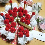 「mintさまオーダー品♪」yumiko **フェルト☆側面マグネット入り♪いちごのホールケーキ（直径16センチ♪）