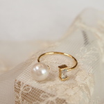 Cue BIC zirconia pearl ring