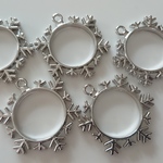 ５個☆雪の結晶のレジン枠　（シルバー）　　（S-101）