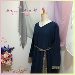 【再販】YUWA花柄＊三角マチ付きフレアーワンピース＊紐付き＊紺色×薔薇柄