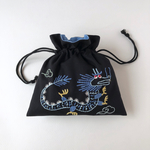 手刺繍巾着ポーチ「ドラゴン・ブラック」
