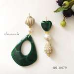 No.A479 お洒落アシメ▸︎▹︎グリーンビーズ×アンティーク♕ピアス / イヤリング