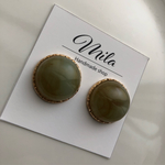 khakipierced earring
