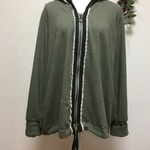 杢調モスグリン系トレナーニットのパーカー