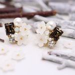 ショコラ色bijou*雪柳、コットンパールのピアス／イヤリング