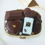 チョコミントバーとハートチョコのピルケース