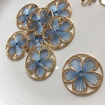 ライトブルー☆おしゃれな花柄円形 刺繍パーツ4個☆刺繍糸