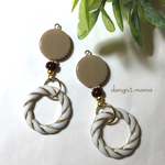 300円☆カーキコインアクリルツイストホワイトリングのピアス/イヤリング