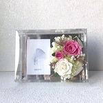 ピンク系薔薇のミラーフォトフレーム ＊プリザーブドフラワー花結婚式誕生日薔薇プレゼントギフト花器 ミラー鏡サプライズ 結婚祝い退職祝い卒業祝い 