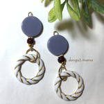 300円☆グレーコインアクリルツイストホワイトリングのピアス/イヤリング
