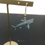 ホオジロザメ サメ の ピアス
