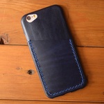 ルガトショルダー iPhone7plus/8plus 1枚革のスマホカバー カードケース付(ネイビー)